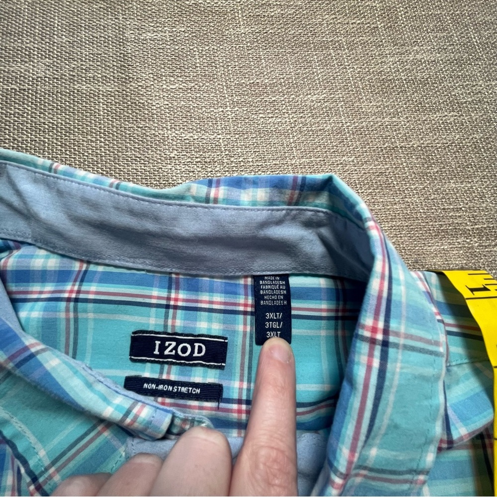 Izod Men’s 3XLT Non-Iron Stretch Short-Sleeve Plaid Button-Down Shirt in Blue - Picture 4 of 7